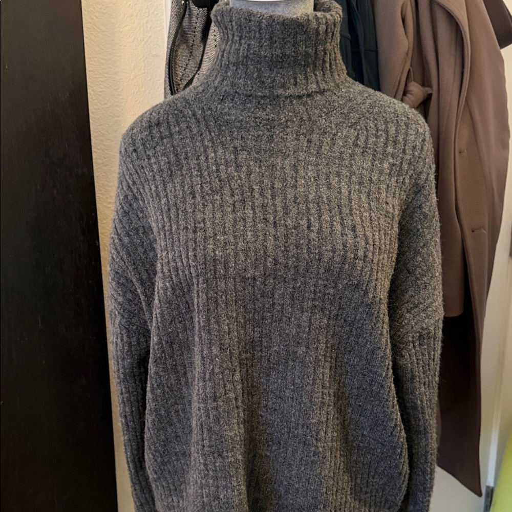 H&M Cozy Gray Turtleneck Sweater, XS